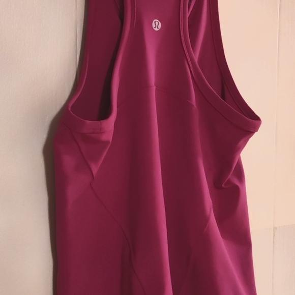 Lululemon work out top - Picture 4 of 6